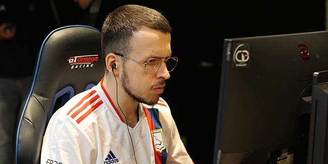 AMANEK durant les finales NumberOne à l'époque où il évoluait chez LDLC OL NBK- et Ozstrik3r avant d'affronter Outsiders au RMR Rio