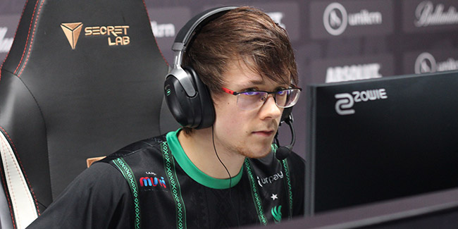 Python lors du RMR pour le BLAST Paris Major Python lors du RMR pour le BLAST Paris Major